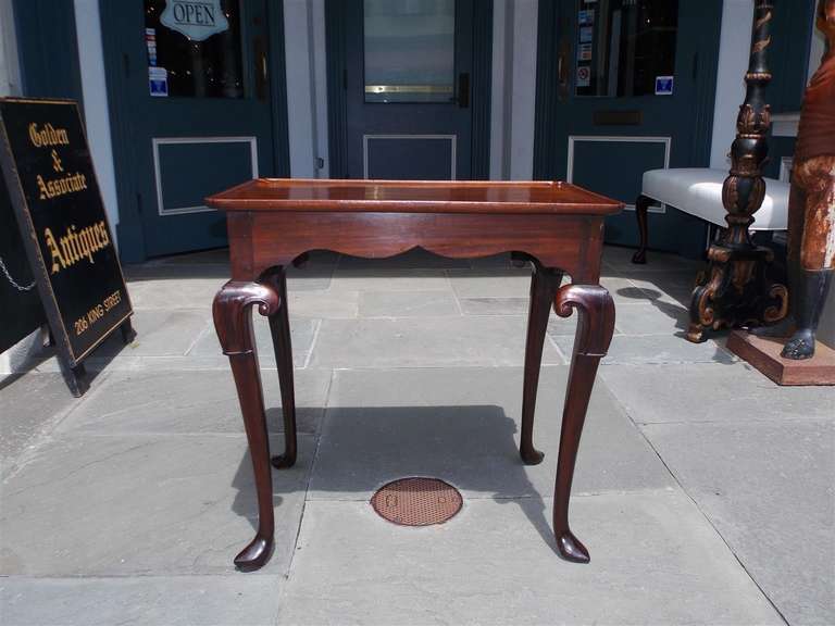 Table à thé Chippendale irlandaise en acajou avec plateau à plat. Circa 1760 en vente 2