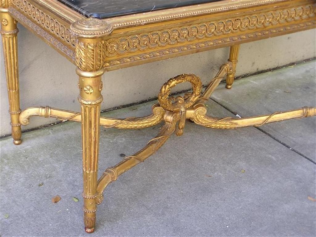 Français Console en bois sculpté et doré français avec plateau en marbre d'origine, vers 1790 en vente