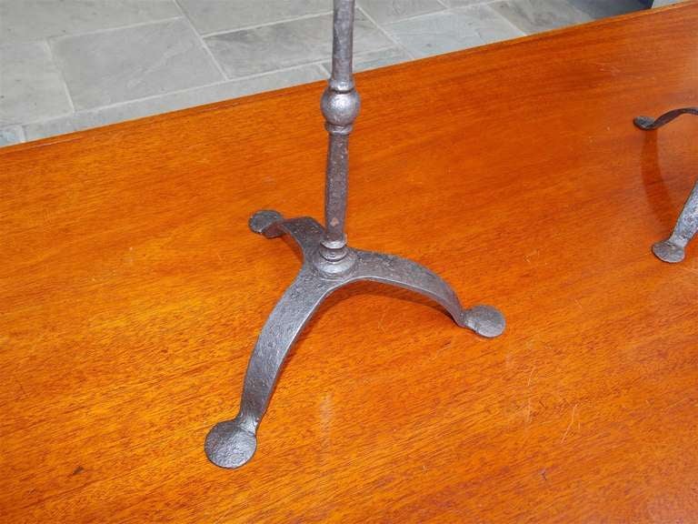 Coppia di candelabri italiani in ferro battuto in vendita 1