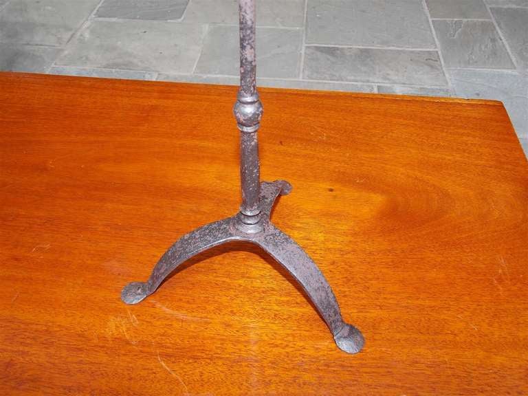 Coppia di candelabri italiani in ferro battuto in vendita 3