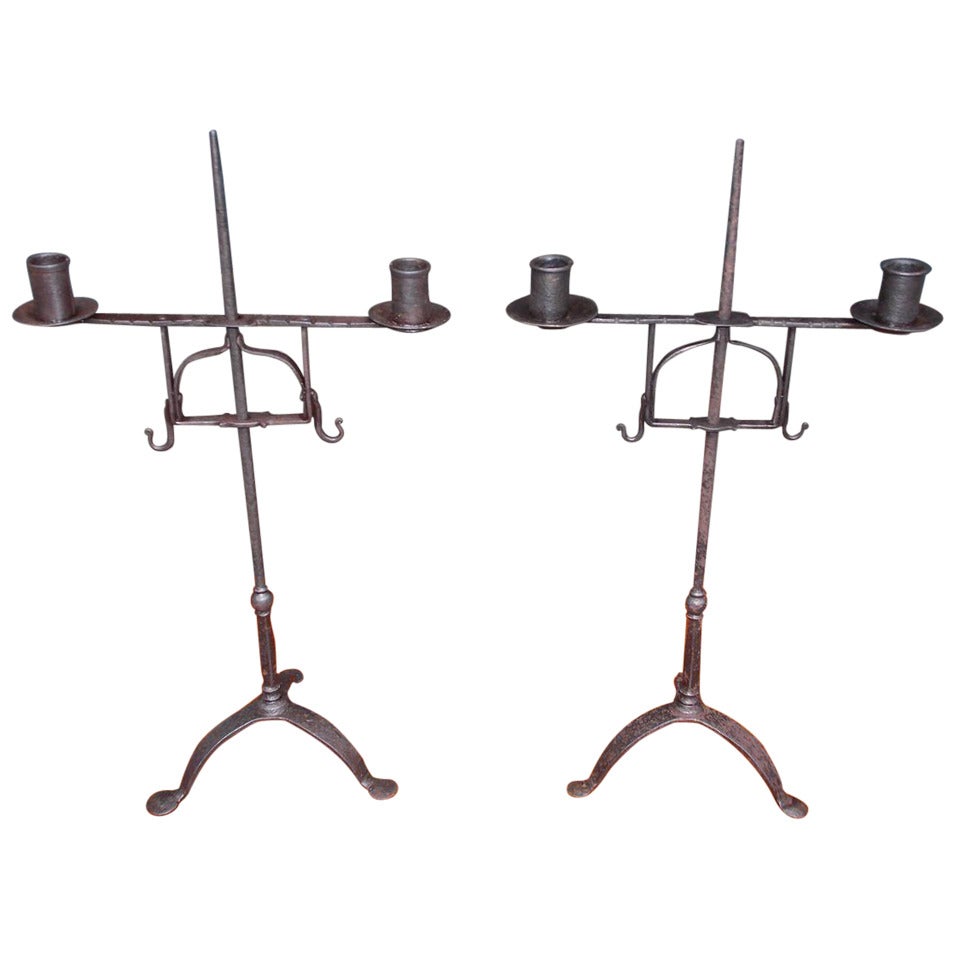 Pareja de candelabros italianos de hierro forjado