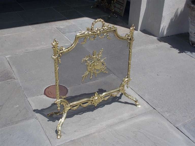 French Brass Decorative Floral Fire Screen In Excellent Condition In Hollywood, SC