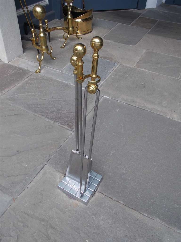 Set di attrezzi da fuoco americani in ottone e argento al nichel su supporto. Circa 1820 In condizioni ottime in vendita a Charleston, SC