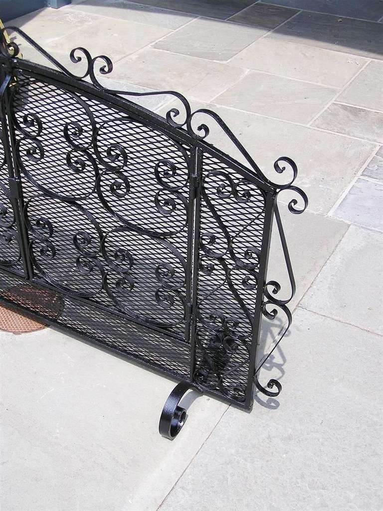 American Wrought Iron Decorative Fire Screen. Circa 1850 In Excellent Condition For Sale In Hollywood, SC