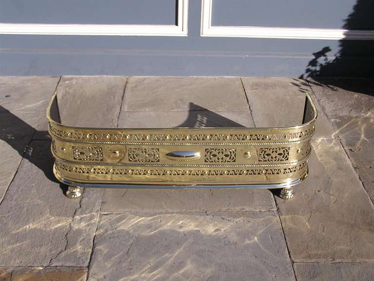 English Regency Brass Pierced Gallery Fire Fender. Circa 1780 In Excellent Condition For Sale In Hollywood, SC