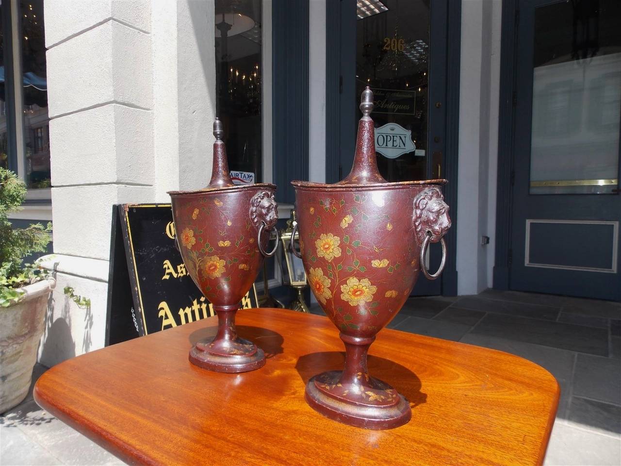 Early 19th Century Pair of English Regency Tole Chestnut Urns, Circa 1810 For Sale