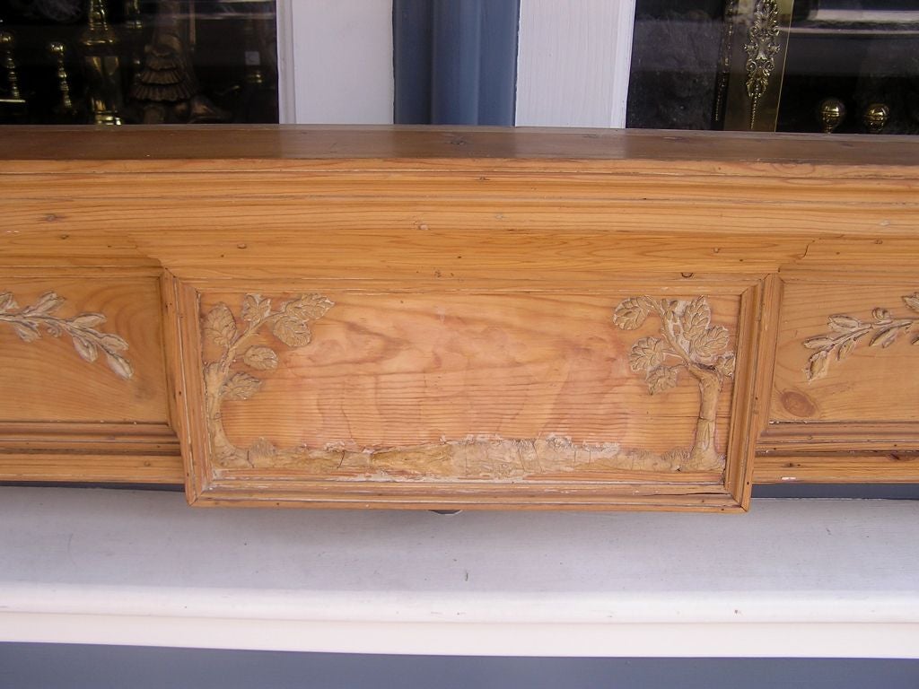 English Georgian Pine Classical Mantle with Carved Foliage & Medallions. C 1780 For Sale 1