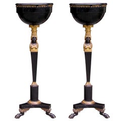 Pareja de pedestales rusos figurados dorados y con tapa de mármol ebonizado, Circa 1790
