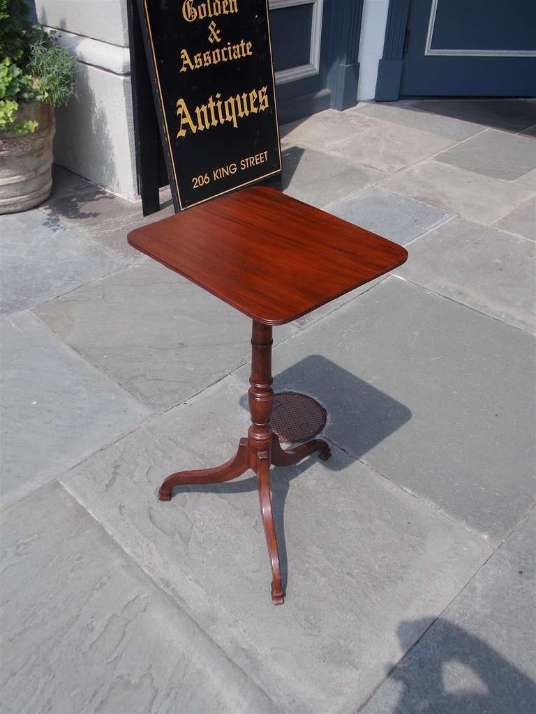 American Mahogany Tilt Top Candle Stand, Circa 1810 In Excellent Condition In Hollywood, SC