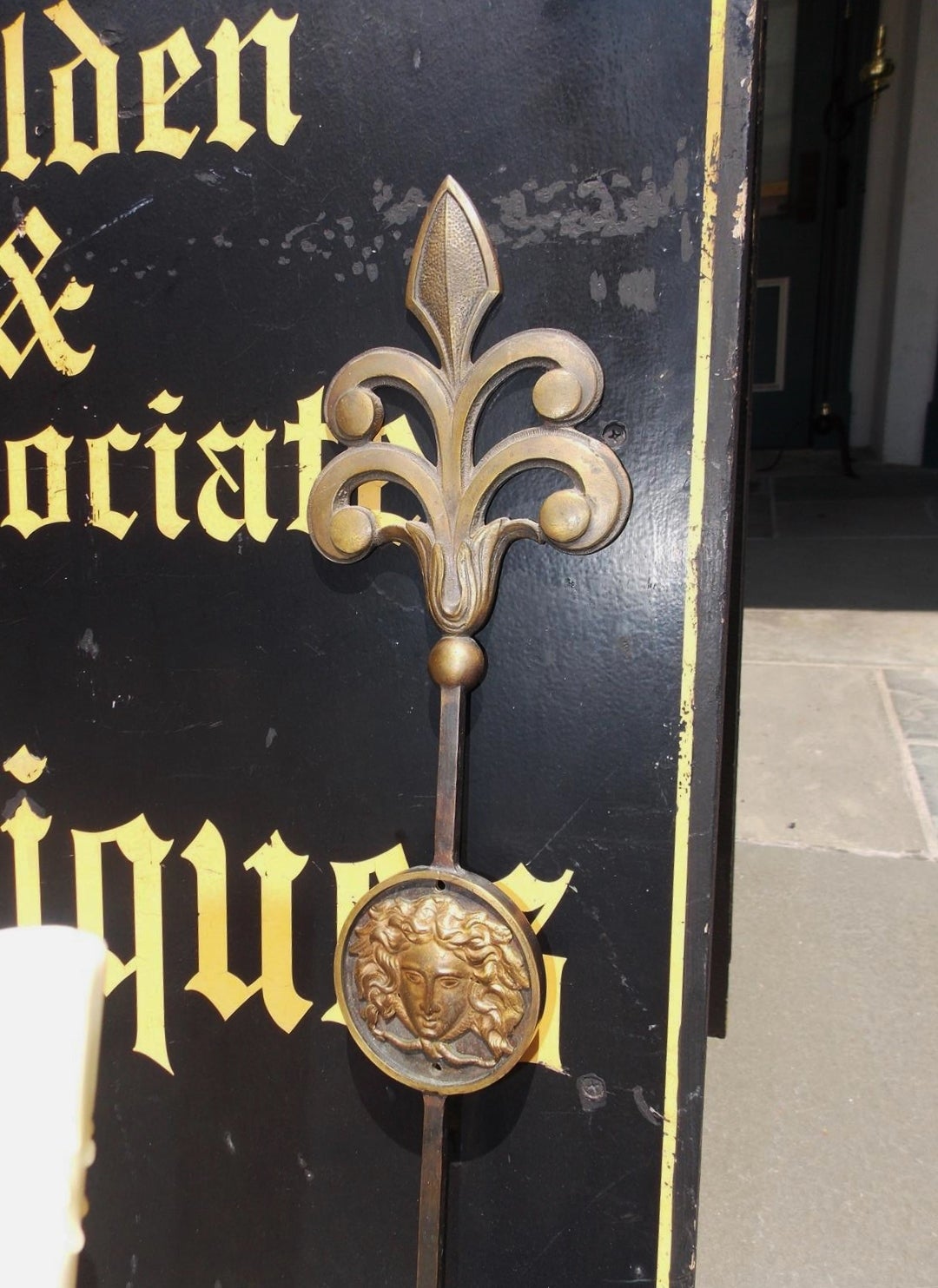 Pair of English Regency Style Arrow Sconces, Circa 1860 In Excellent Condition For Sale In Charleston, SC