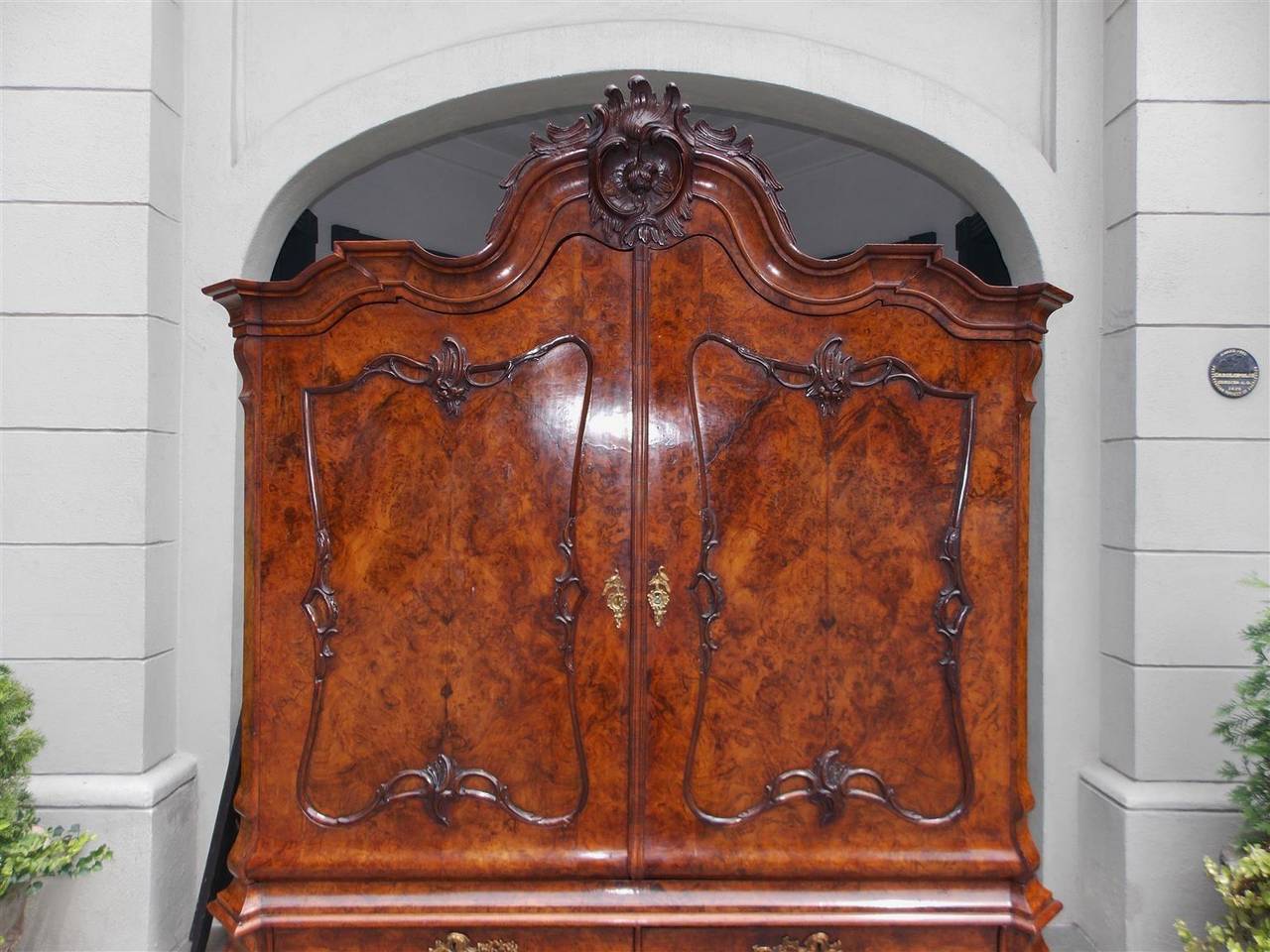 Dutch Chippendale Burl Walnut Bombay Linen Press with Orig. Brasses, Circa 1780 In Excellent Condition For Sale In Hollywood, SC