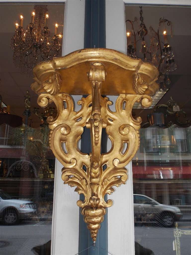 Paar italienische vergoldete Wandhalterungen. CIRCA 1820 (19. Jahrhundert) im Angebot