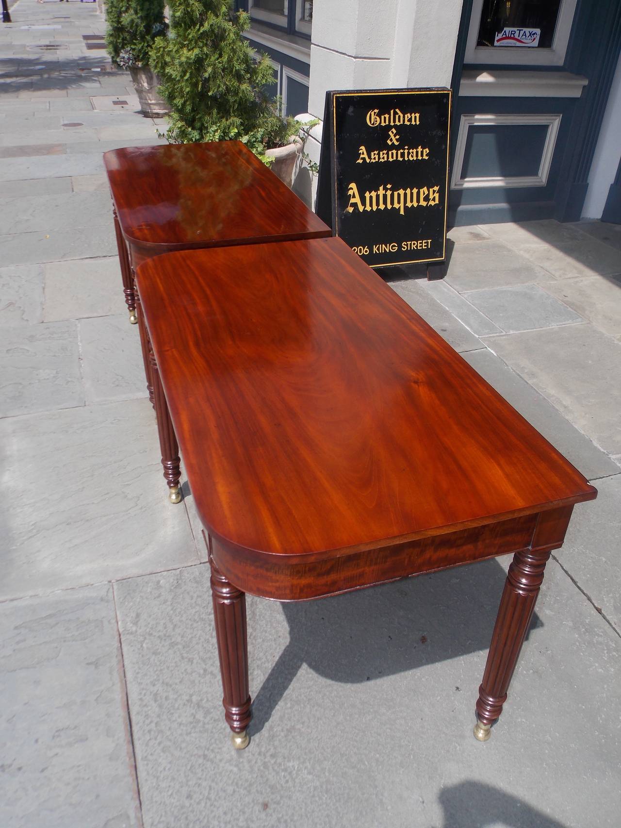 Early 19th Century Pair of American Sheraton Mahogany Console Tables, New York. Circa 1815 For Sale