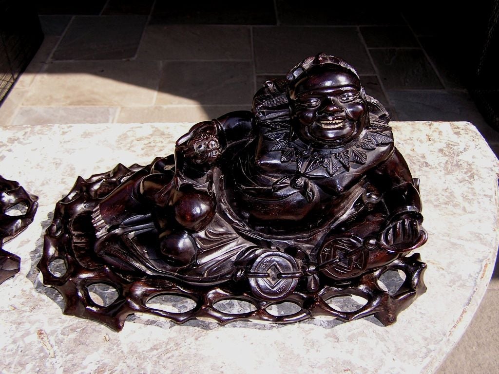 Coppia di figure Hotei intagliate. XIX secolo in vendita 1
