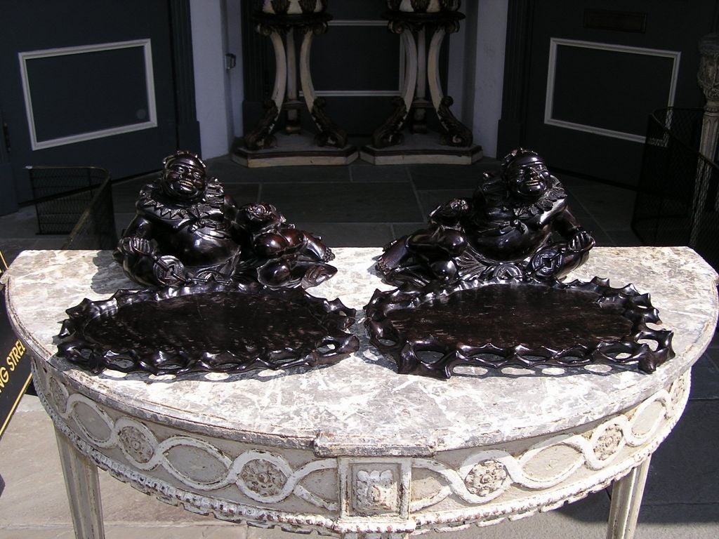 Coppia di figure Hotei intagliate. XIX secolo in vendita 3