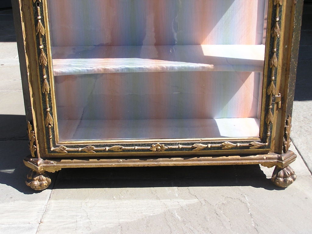 Italian Neoclassical Painted and Gilt Wood Arched Glass Display Case, Circa 1790 For Sale 3