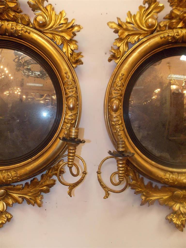 Bronze Paire de miroirs girandoles américains en bois sculpté et doré avec un aigle, vers 1800 en vente