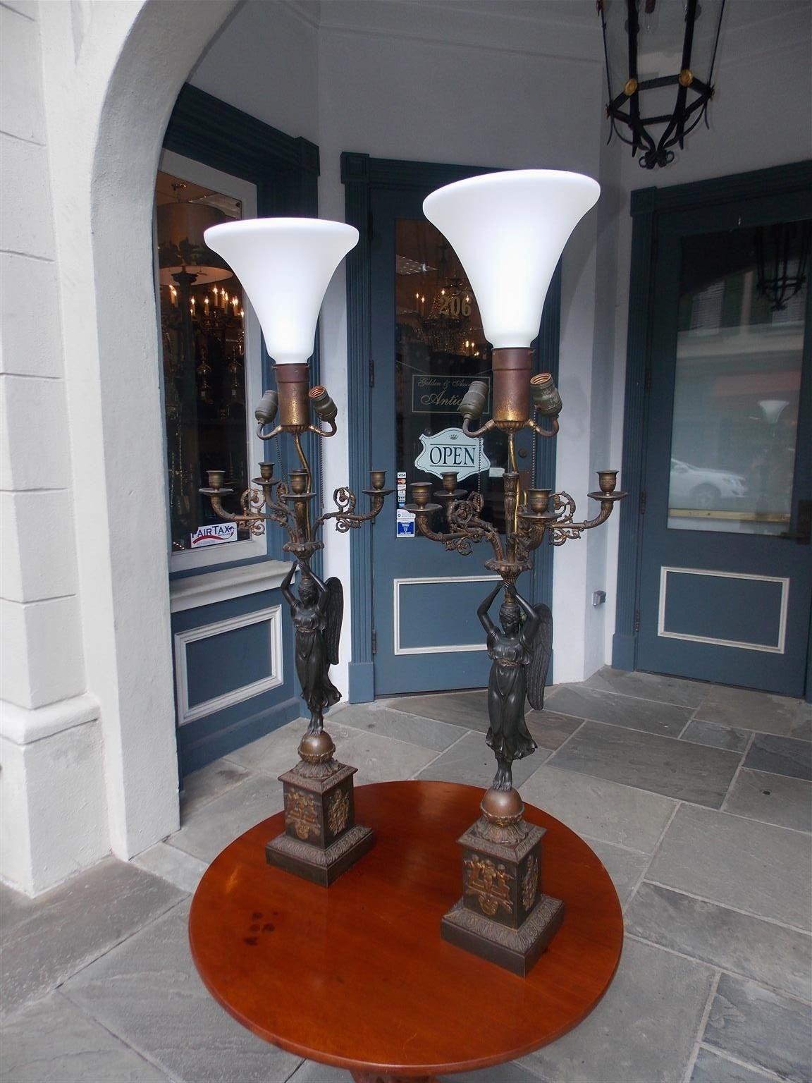 Pair of French Gilt Bronze Angelic Figural Candelabras, Circa 1820 In Excellent Condition For Sale In Hollywood, SC
