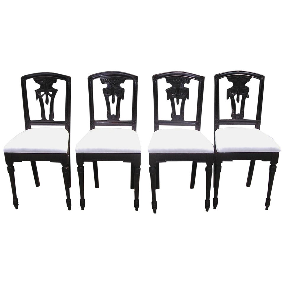 Ensemble de quatre chaises d'appoint italiennes en acajou, vers 1820