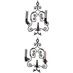 Pareja de candelabros franceses de bronce de dos brazos.  Alrededor de 1840