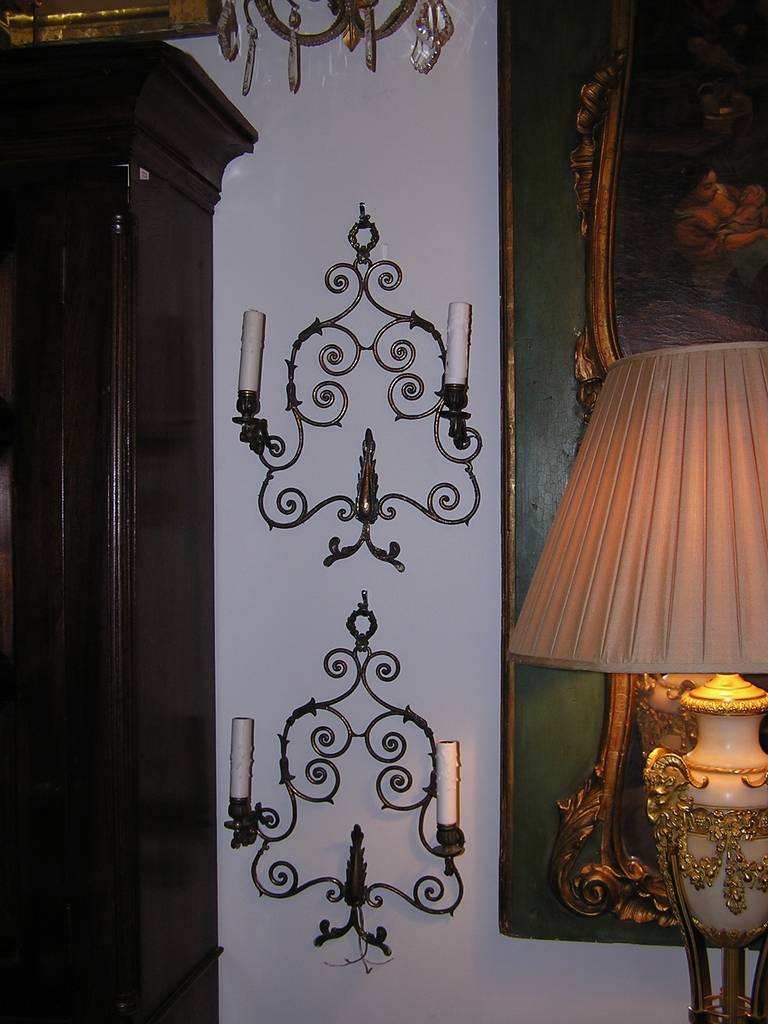 Francese Coppia di sconsigliere francesi a due bracci in bronzo.  Circa 1840 in vendita