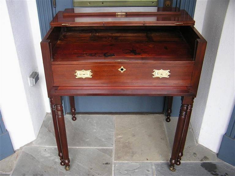 Amerikanischer Sheraton-Mahagoni-Kampagnenschreibtisch.  Um 1810 (amerikanisch) im Angebot