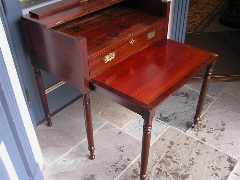 Amerikanischer Sheraton-Mahagoni-Kampagnenschreibtisch.  Um 1810 (19. Jahrhundert) im Angebot