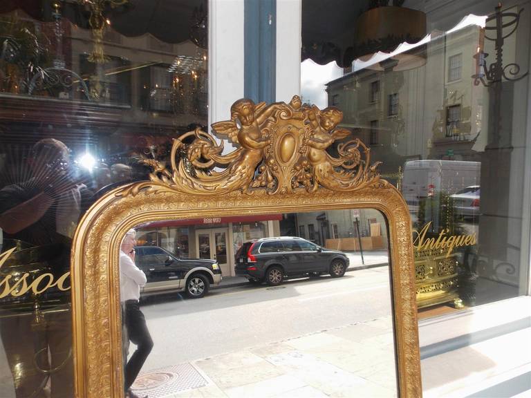 French Gilt Carved Wood Cherub Wall Mirror. Circa 1790 In Excellent Condition For Sale In Hollywood, SC