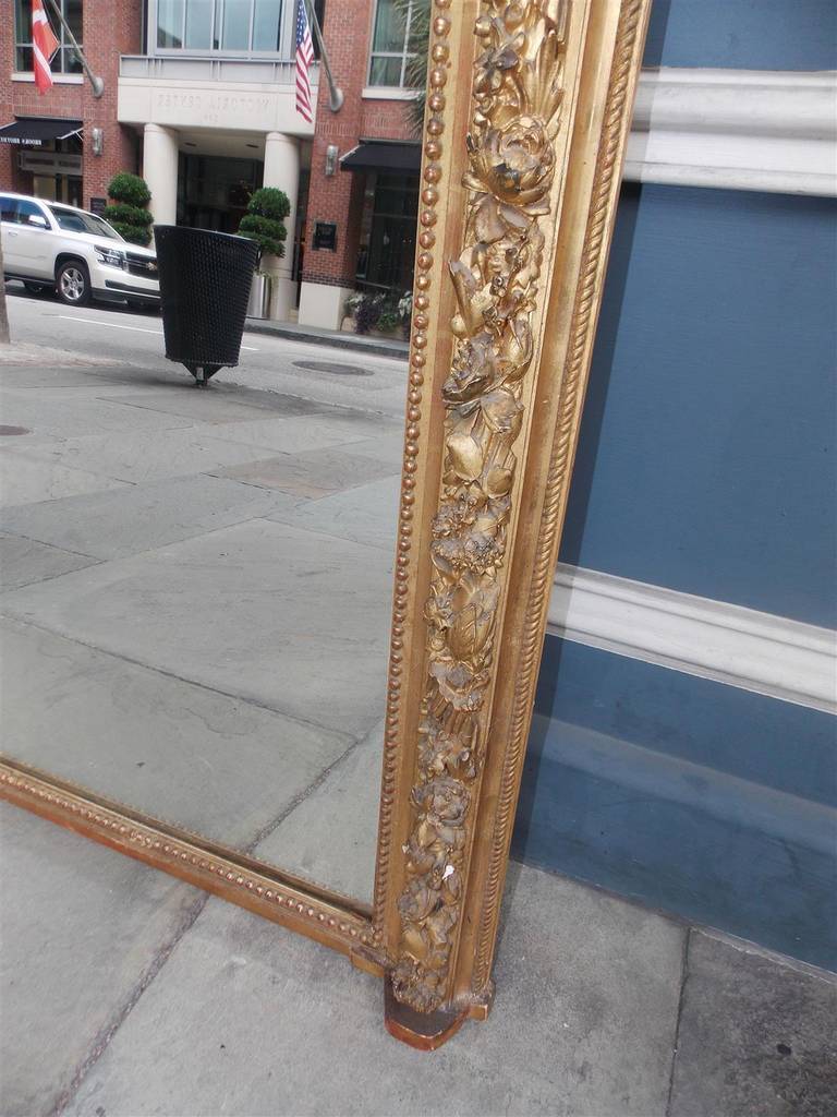 French Gilt Carved Wood Floral and Cherub Wall Mirror.  Circa 1790 For Sale 3