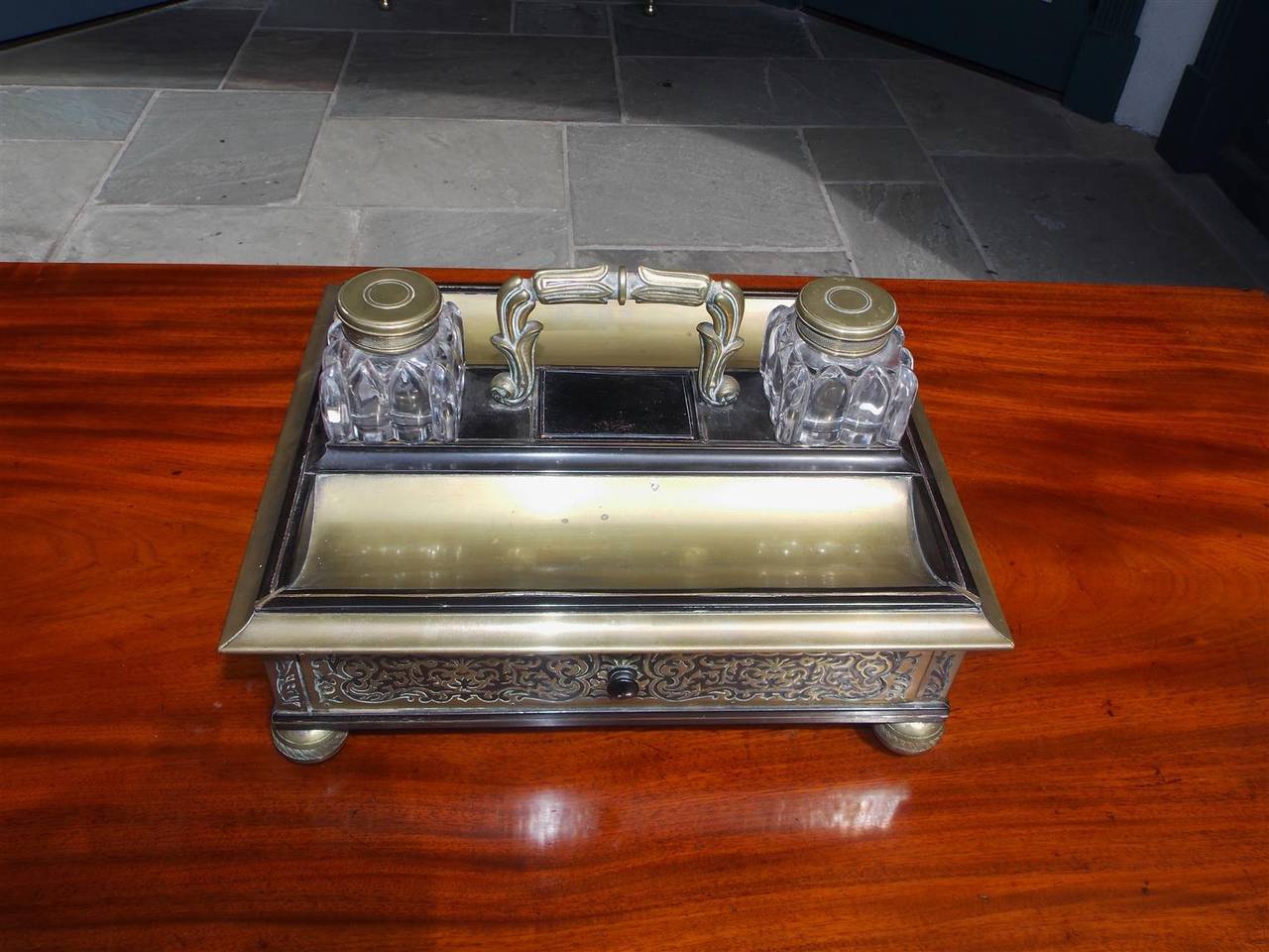English Inlaid Boulle Inkwell on Chase Feet, Circa 1840 In Excellent Condition For Sale In Hollywood, SC