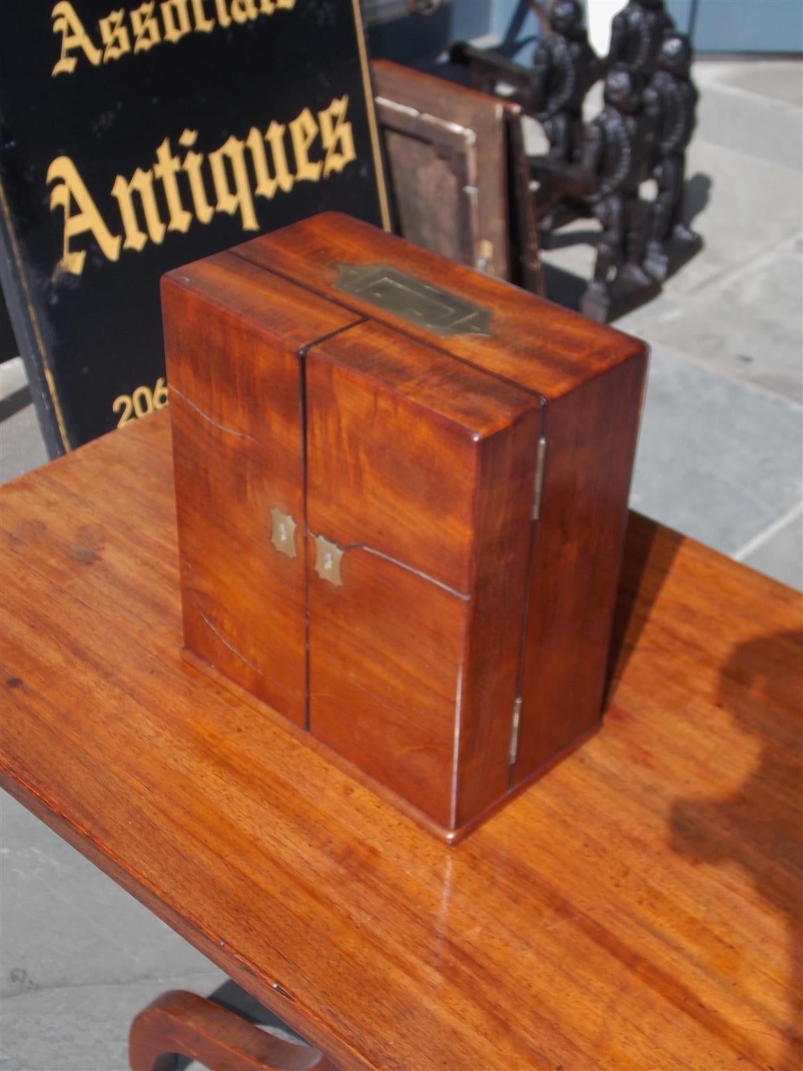 English Mahogany Military Campaign Medical Box, Circa 1820 In Excellent Condition In Charleston, SC