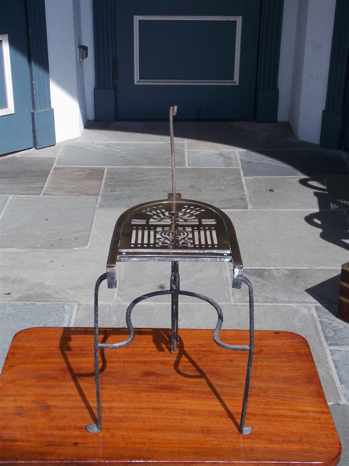 American Pierced Brass and Wrought Iron Ratcheting Trivet, Circa 1750 In Excellent Condition For Sale In Hollywood, SC