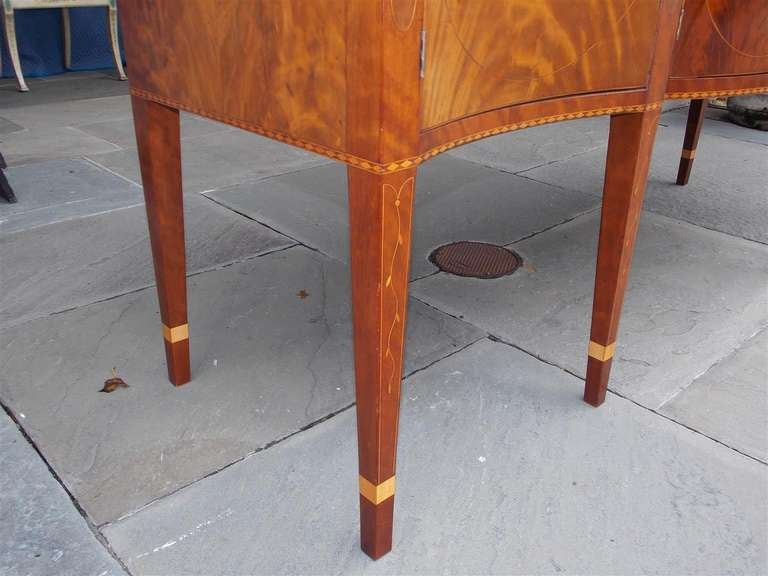 American Cherry Serpentine Sideboard.  Kentucky, Circa 1790 In Excellent Condition In Hollywood, SC