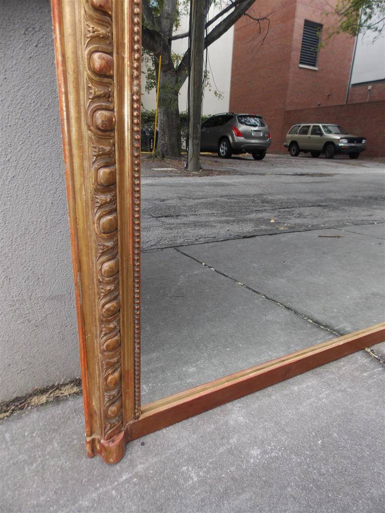 French Gilt Carved Wood Red Lacquered Floral Crest Wall Mirror, Circa 1810 For Sale 3