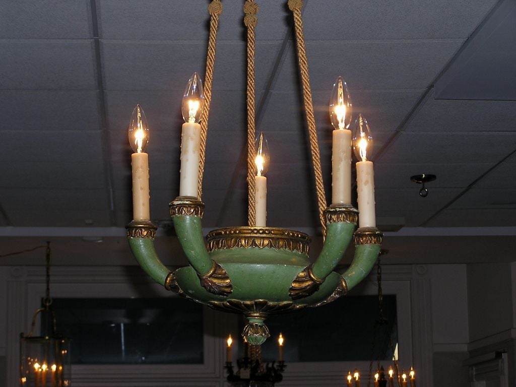 Italian Painted and Gilt Chandelier In Excellent Condition For Sale In Hollywood, SC
