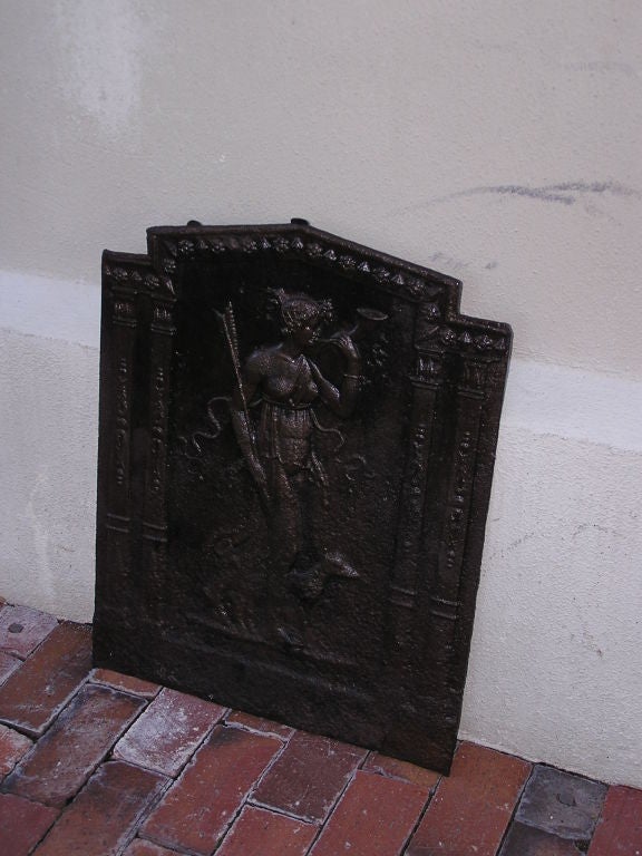 Anglais Plaque de cheminée en fonte anglaise à motif figuratif et canin.  Circa 1780 en vente