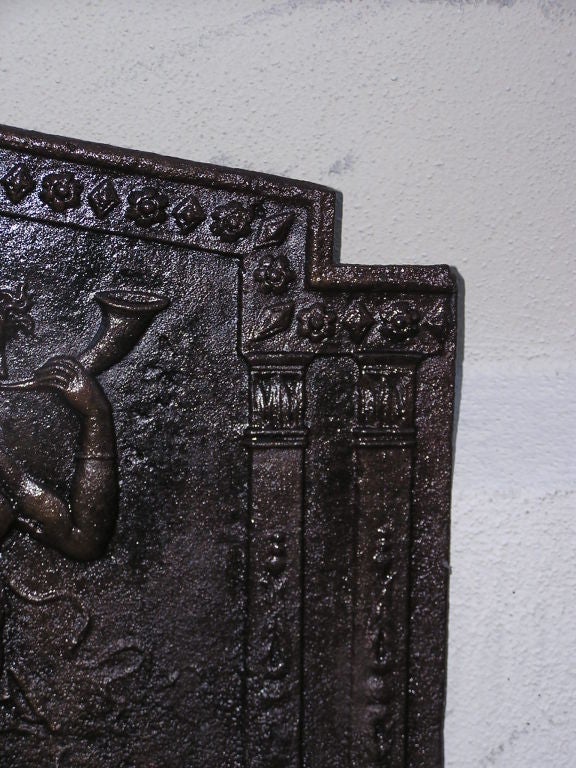 Fer Plaque de cheminée en fonte anglaise à motif figuratif et canin.  Circa 1780 en vente