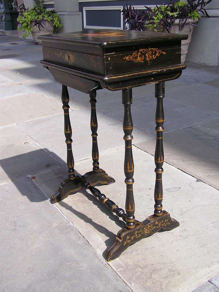 French Painted and Gilt Stenciled Dressing Table. Circa 1810-15 In Excellent Condition For Sale In Hollywood, SC