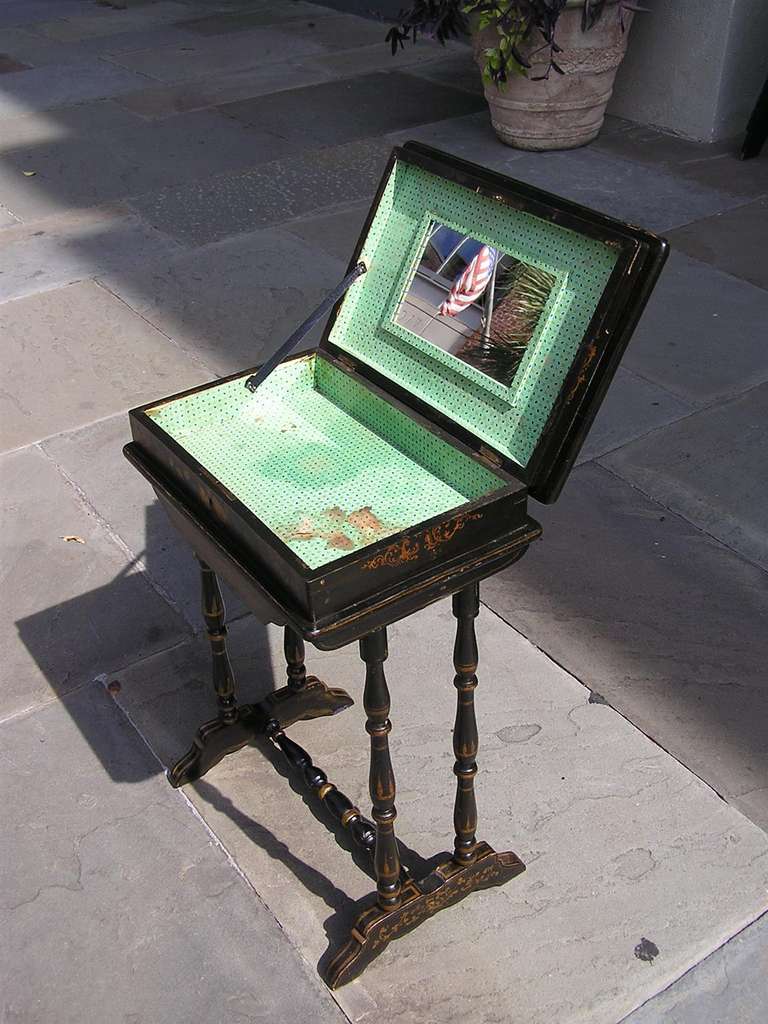 French Painted and Gilt Stenciled Dressing Table. Circa 1810-15 For Sale 3