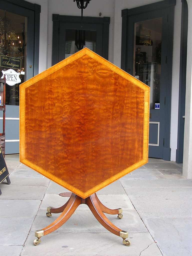 English Plum Pudding Mahogany Hexagon Tea / Supper Table. Circa 1790 In Excellent Condition In Hollywood, SC