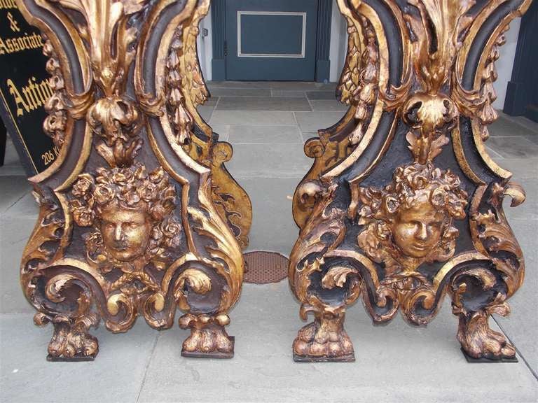 Pair of Italian Painted and Gilt Pedestals. Circa 1770 For Sale 1