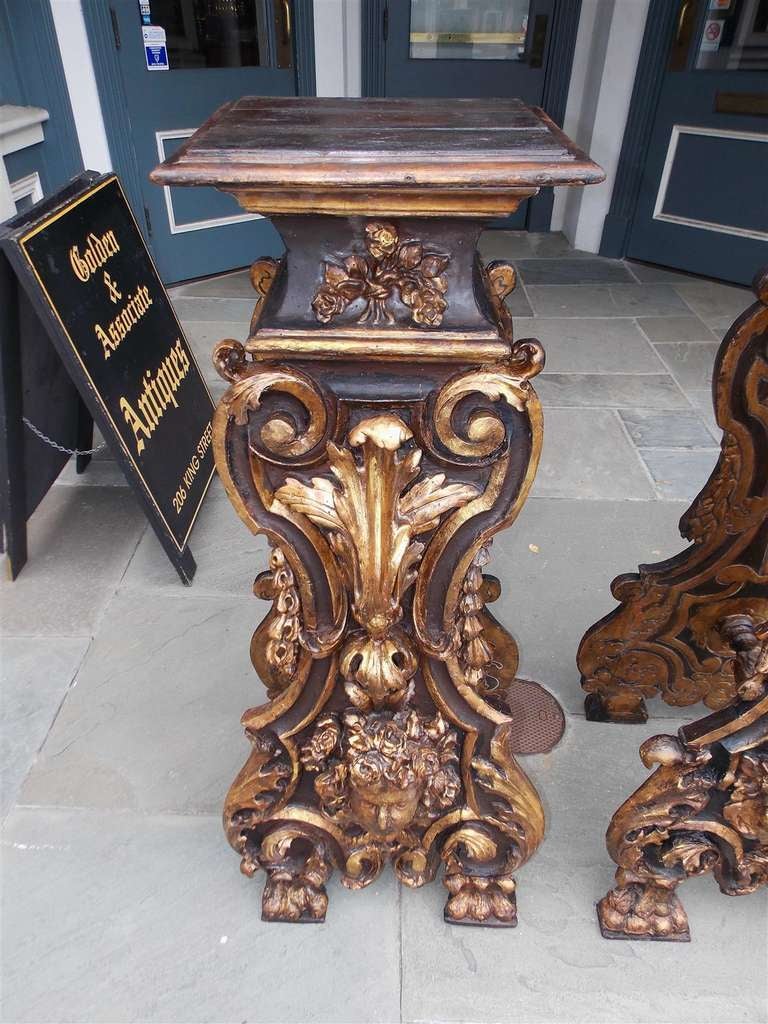 Pair of Italian Painted and Gilt Pedestals. Circa 1770 For Sale 5