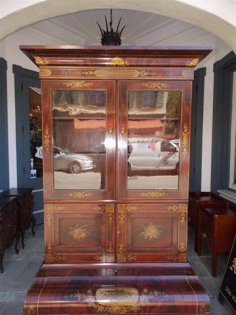 American Mahogany and Stenciled Secretary with Bookcase. NY Circa 1825 In Excellent Condition For Sale In Hollywood, SC