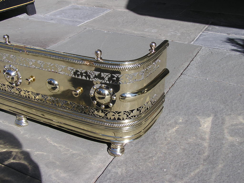English Brass Fireplace Fender. 18th Century In Excellent Condition In Hollywood, SC