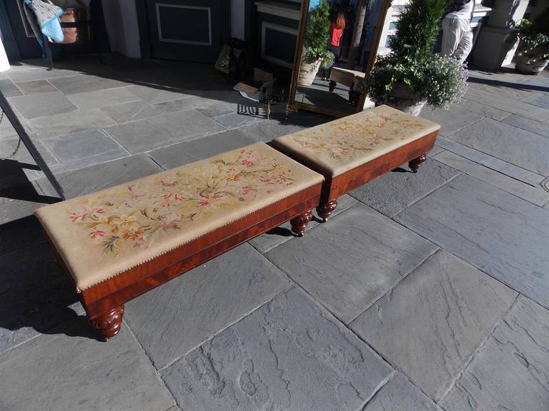Hand-Carved Pair of American Flame Mahogany Needlepoint Hall Benches. Baltimore, Circa 1820 For Sale