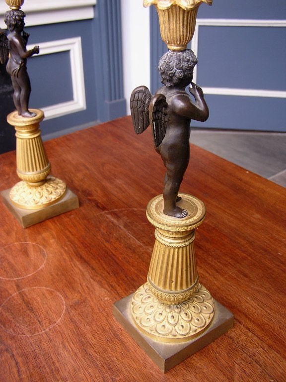 Coppia di candelabri francesi a cherubino in ormolu in vendita 5