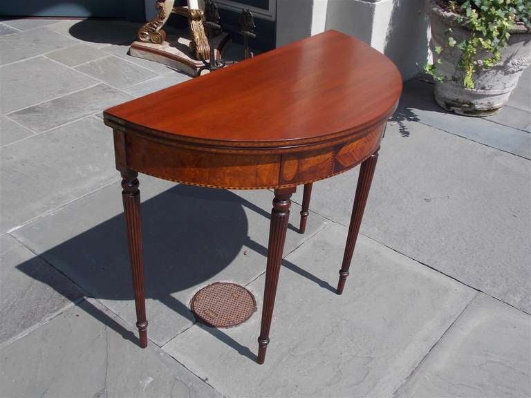 Amerikanisches Mahagoni-Demi-Lune  Spieltisch. Um 1810 im Zustand „Hervorragend“ im Angebot in Hollywood, SC