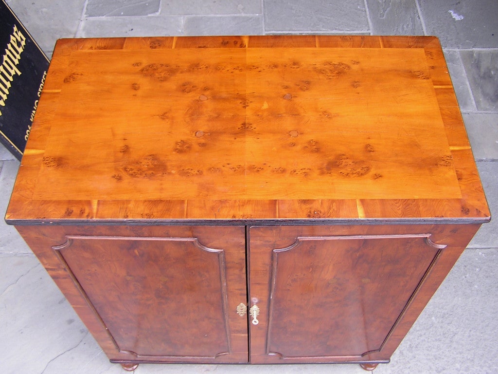 English Yew Wood Chest of Drawers In Excellent Condition For Sale In Hollywood, SC