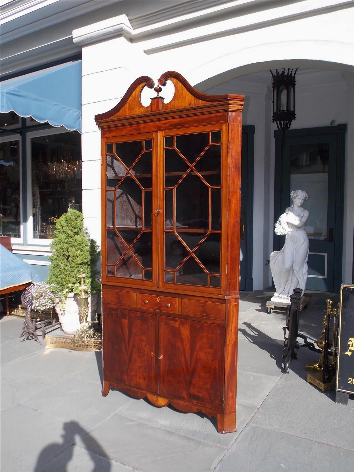 American Colonial Elegant American Mahogany Satinwood Inlaid Corner Cupboard,  Va , Circa 1800  For Sale