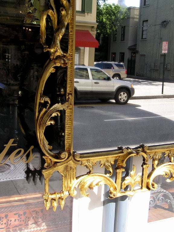 Miroir à fleurs doré italien en vente 3